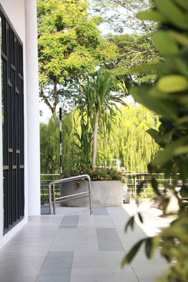 Otel Hotel Suite Sibu Extérieur photo